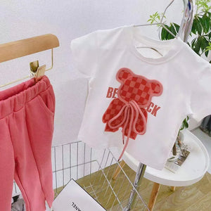 Conjunto de niña, camiseta con dibujo de oso, pantalon acampanado,